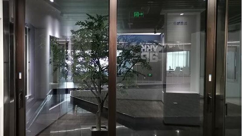 封阳台自己找工人还是找公司